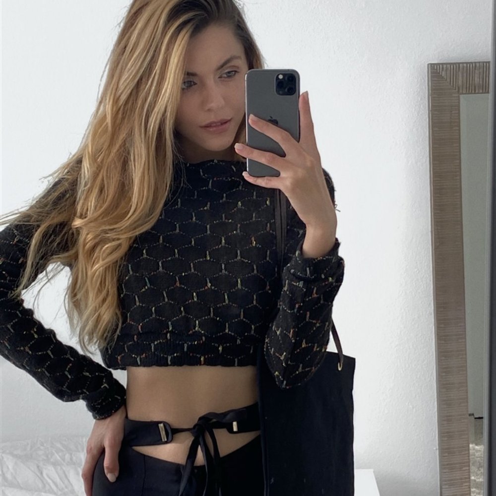 Black Hexagon Pattern Cropped Pullover Long Sleeve Knit Top